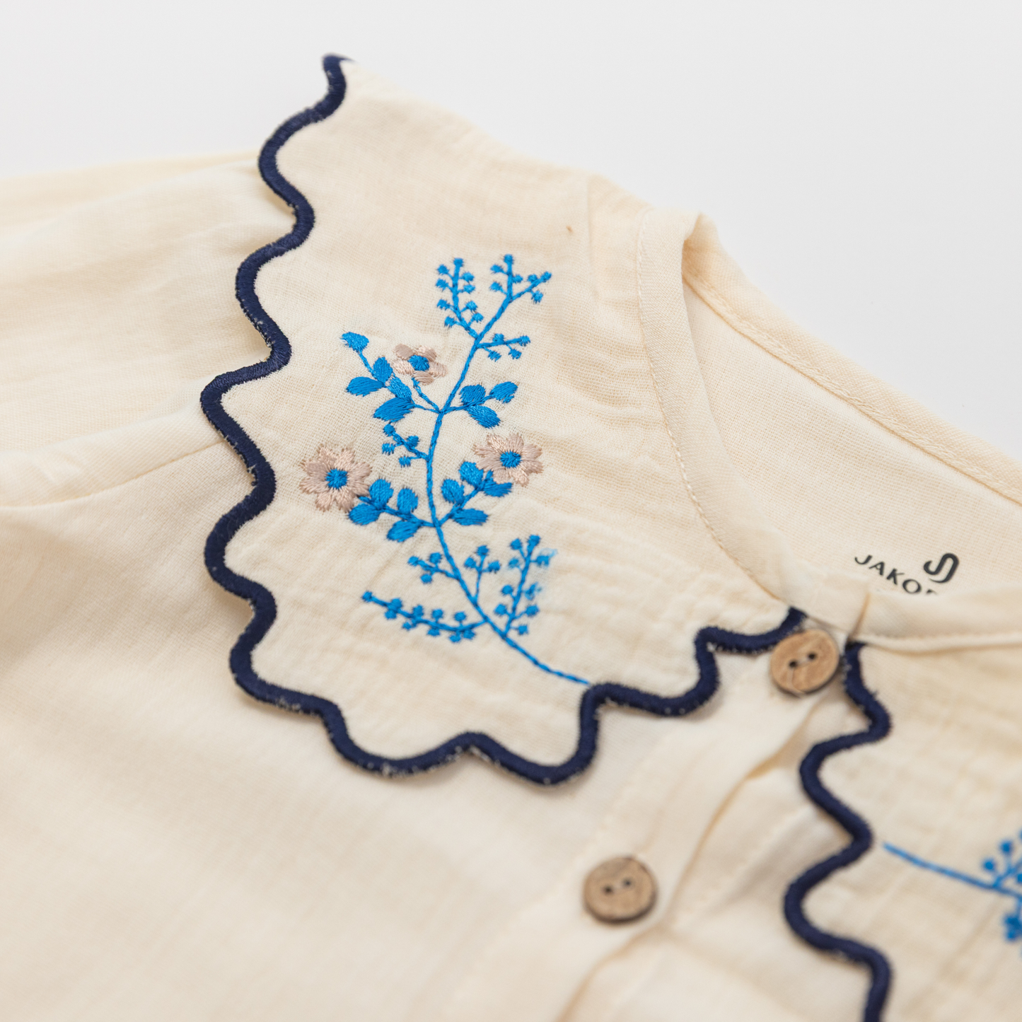 Embroidered Bluse